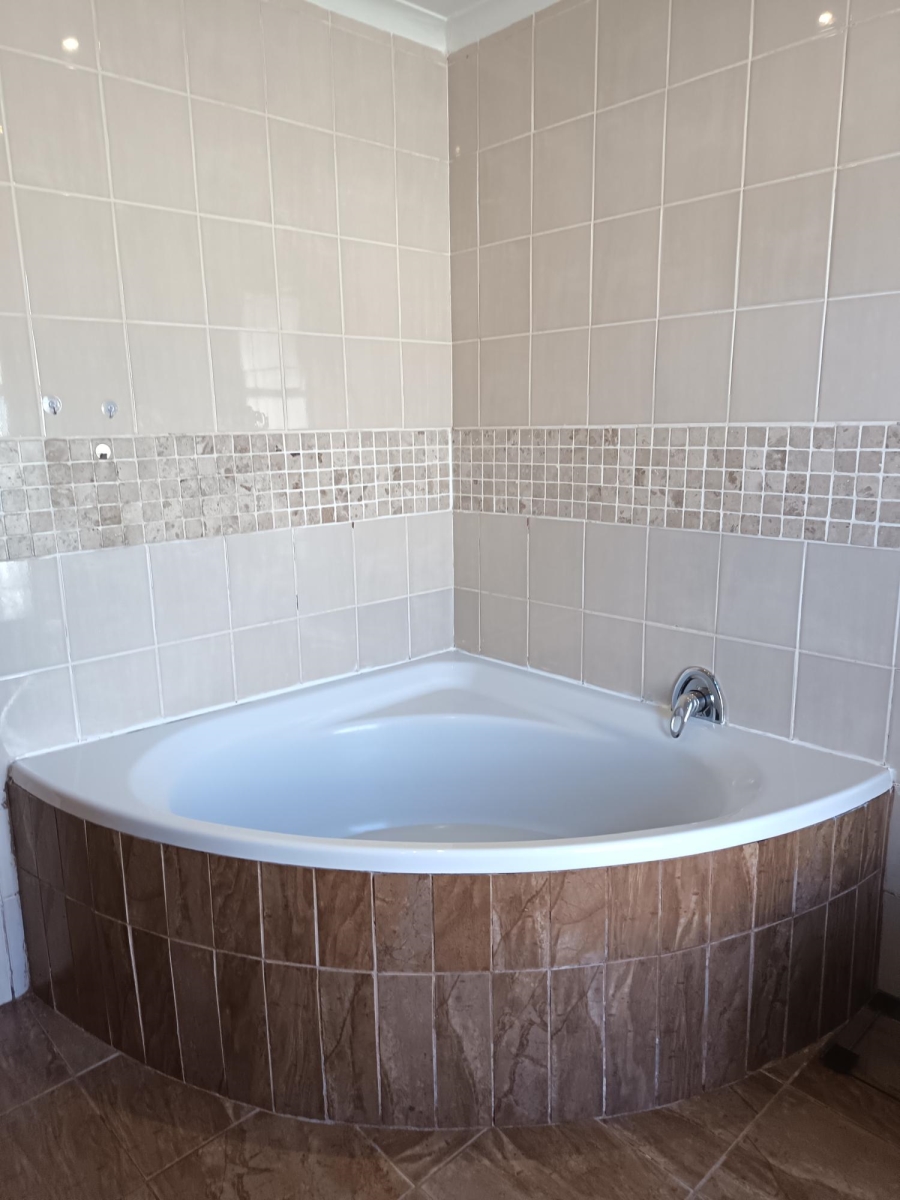 4 Bedroom Property for Sale in Tuscany Glen Western Cape